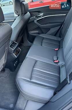 Внедорожник / Кроссовер Audi e-tron 2019 в 