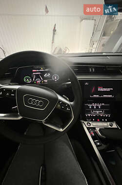 Внедорожник / Кроссовер Audi e-tron 2022 в 