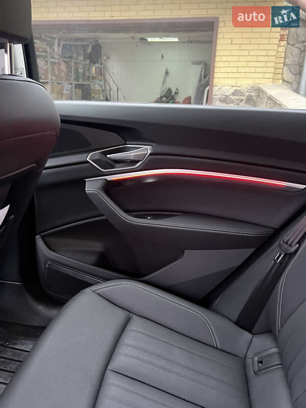 Внедорожник / Кроссовер Audi e-tron 2022 в Харькове фото 12 Внедорожник / Кроссовер Audi e-tron 2022 в Харькове