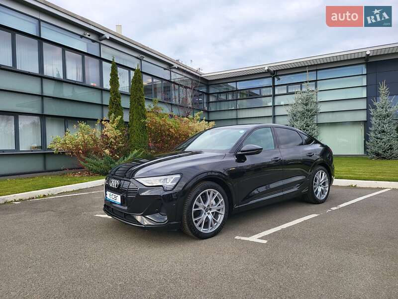 Внедорожник / Кроссовер Audi e-tron 2020 в 