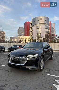 Внедорожник / Кроссовер Audi e-tron 2021 в 