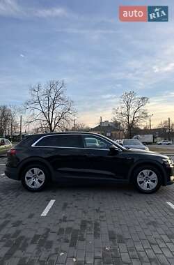 Внедорожник / Кроссовер Audi e-tron 2021 в 