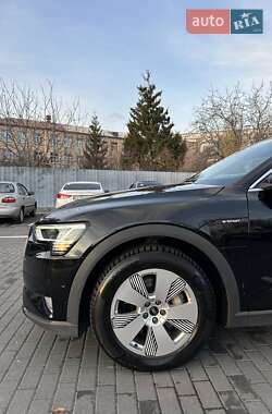 Внедорожник / Кроссовер Audi e-tron 2021 в 