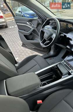 Внедорожник / Кроссовер Audi e-tron 2021 в 