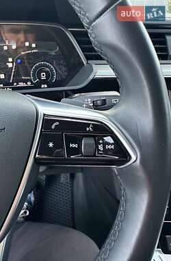 Внедорожник / Кроссовер Audi e-tron 2021 в 