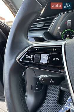 Внедорожник / Кроссовер Audi e-tron 2021 в 