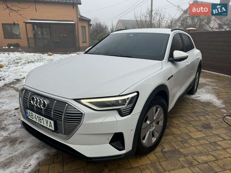 Внедорожник / Кроссовер Audi e-tron 2020 в 
