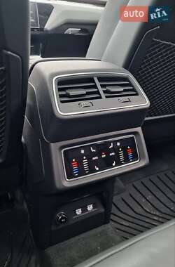 Внедорожник / Кроссовер Audi e-tron 2019 в 