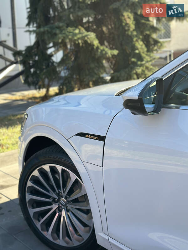 Внедорожник / Кроссовер Audi e-tron 2019 в Полтаве