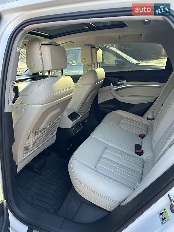 Внедорожник / Кроссовер Audi e-tron 2019 в Полтаве