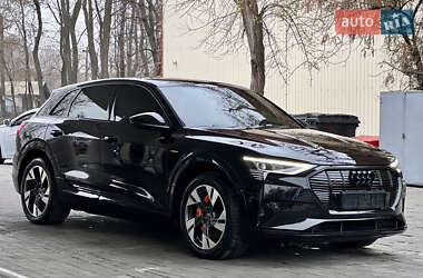 Позашляховик / Кросовер Audi e-tron 2022 в Дніпрі