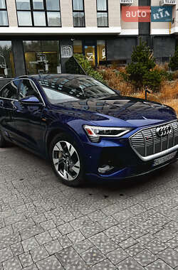 Позашляховик / Кросовер Audi e-tron 2020 в 