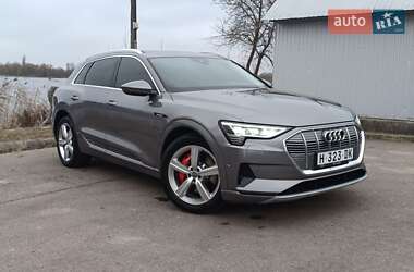 Внедорожник / Кроссовер Audi e-tron 2019 в 