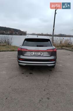 Внедорожник / Кроссовер Audi e-tron 2019 в 
