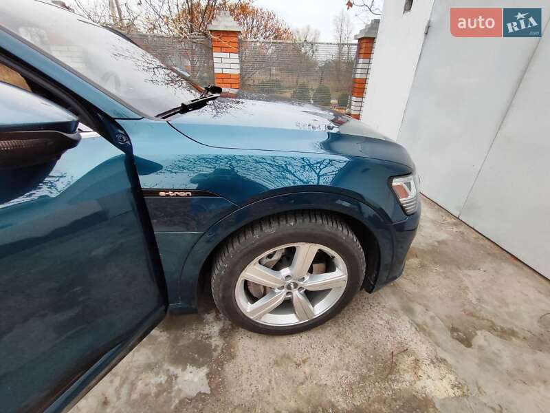 Позашляховик / Кросовер Audi e-tron 2019 в Києві