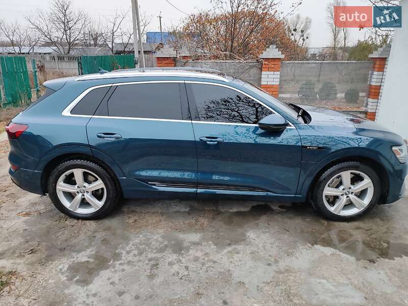 Позашляховик / Кросовер Audi e-tron 2019 в Києві