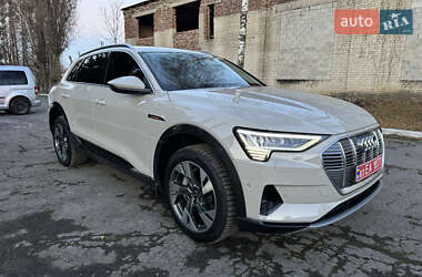 Позашляховик / Кросовер Audi e-tron 2021 в Рівному