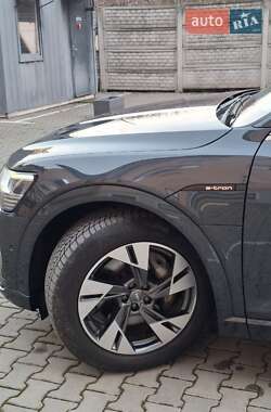 Внедорожник / Кроссовер Audi e-tron 2020 в 
