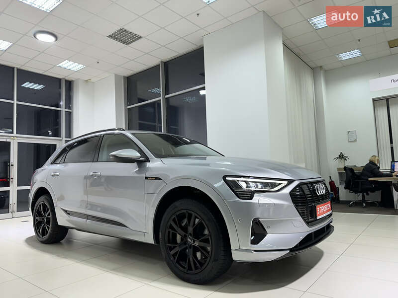 Внедорожник / Кроссовер Audi e-tron 2020 в 
