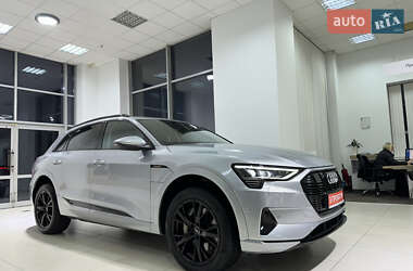 Внедорожник / Кроссовер Audi e-tron 2020 в 