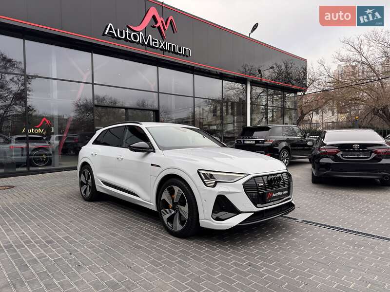 Внедорожник / Кроссовер Audi e-tron 2021 в 