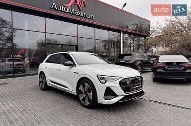 Внедорожник / Кроссовер Audi e-tron 2021 в 
