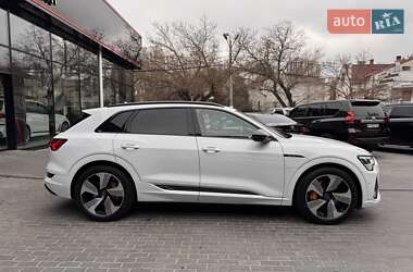 Внедорожник / Кроссовер Audi e-tron 2021 в 