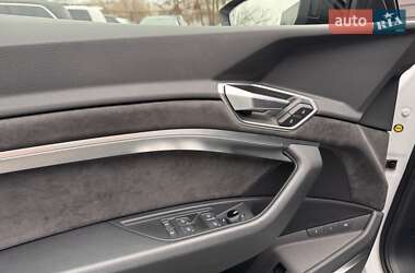 Внедорожник / Кроссовер Audi e-tron 2021 в 