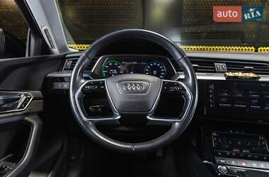 Позашляховик / Кросовер Audi e-tron 2019 в 