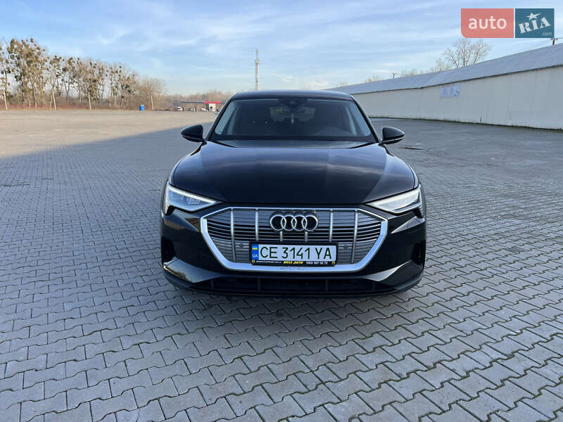 Позашляховик / Кросовер Audi e-tron 2022 в Чернівцях