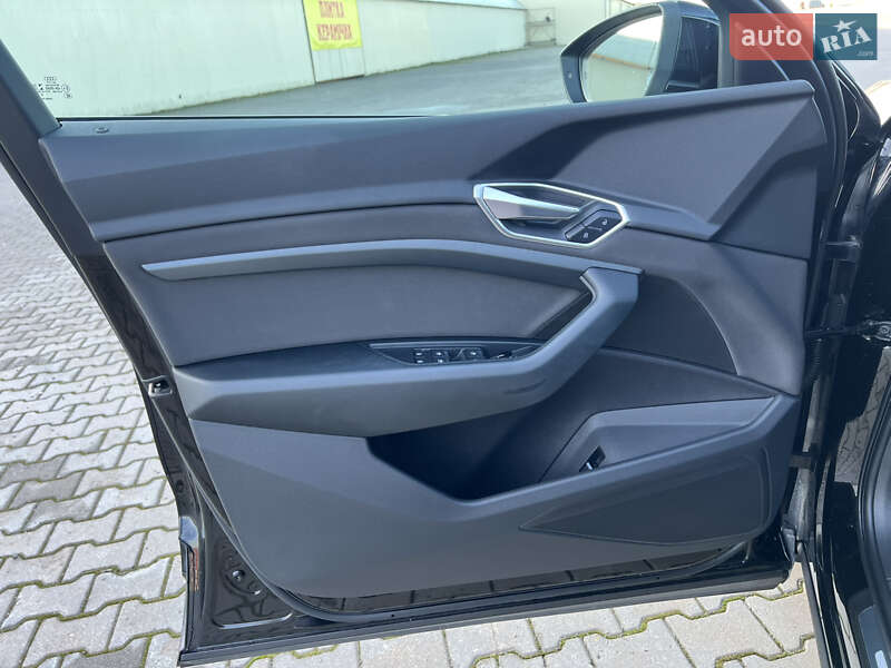 Позашляховик / Кросовер Audi e-tron 2022 в Чернівцях