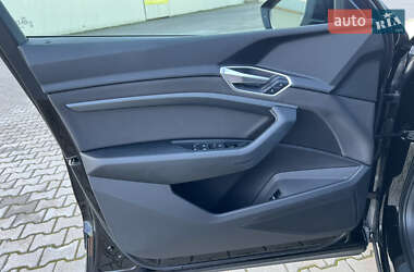 Внедорожник / Кроссовер Audi e-tron 2022 в 