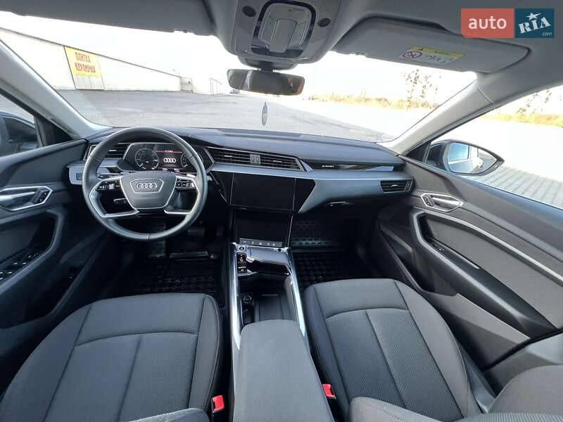 Позашляховик / Кросовер Audi e-tron 2022 в Чернівцях