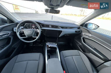 Внедорожник / Кроссовер Audi e-tron 2022 в 