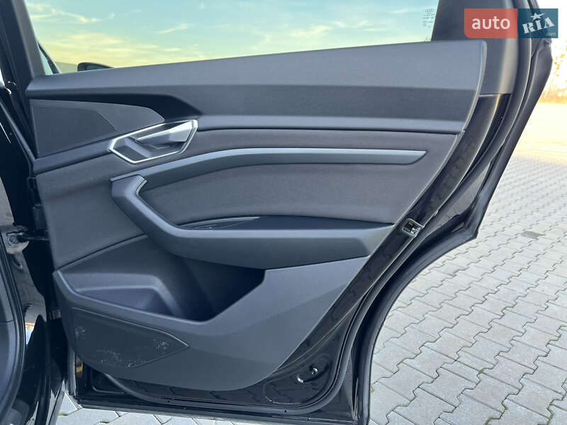 Позашляховик / Кросовер Audi e-tron 2022 в Чернівцях