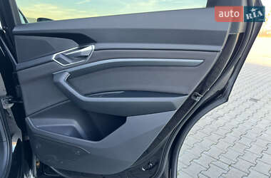 Внедорожник / Кроссовер Audi e-tron 2022 в 