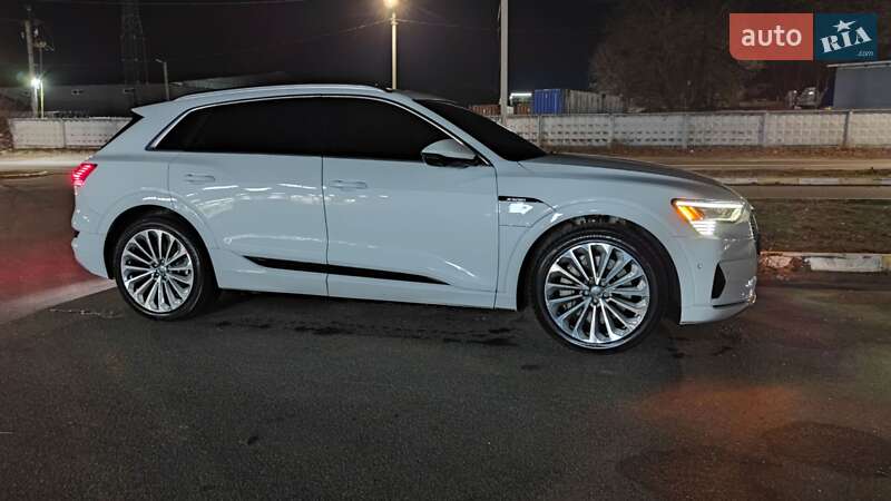 Audi e-tron 2019