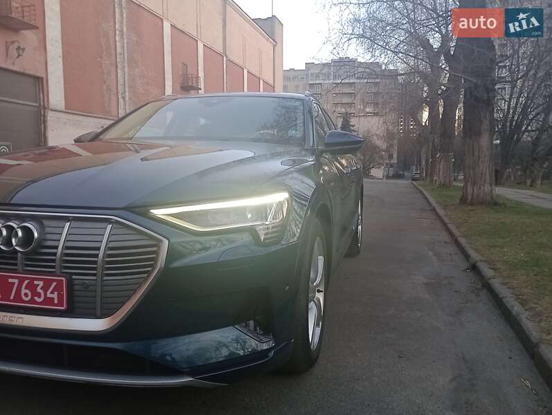 Внедорожник / Кроссовер Audi e-tron 2019 в Киеве