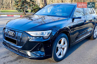 Внедорожник / Кроссовер Audi e-tron 2020 в 