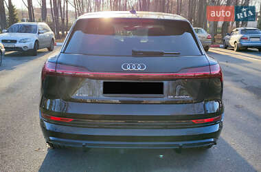 Внедорожник / Кроссовер Audi e-tron 2020 в 
