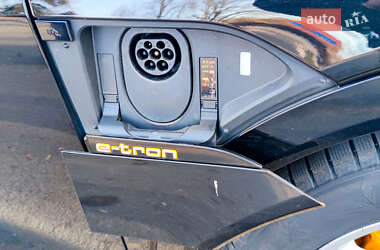 Внедорожник / Кроссовер Audi e-tron 2020 в 