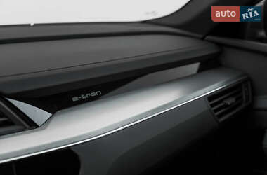 Внедорожник / Кроссовер Audi e-tron 2020 в 