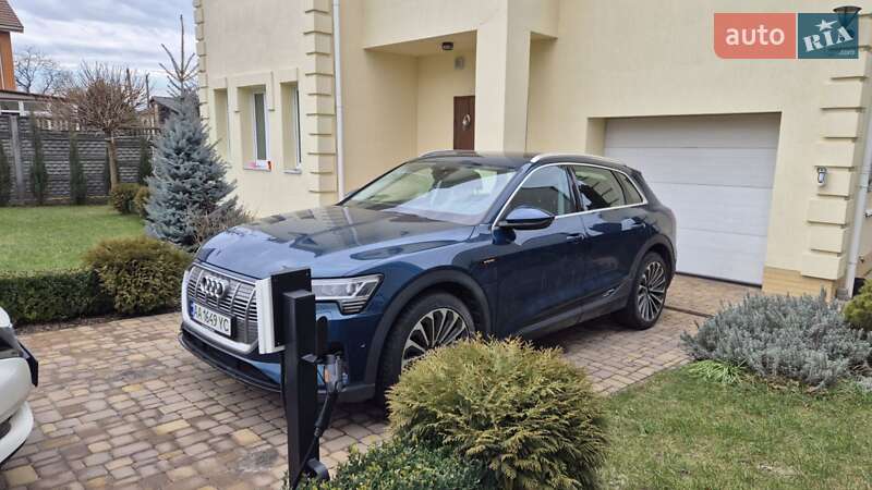 Внедорожник / Кроссовер Audi e-tron 2019 в Киеве