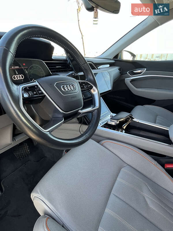 Внедорожник / Кроссовер Audi e-tron 2019 в Одессе фото 7 Внедорожник / Кроссовер Audi e-tron 2019 в Одессе