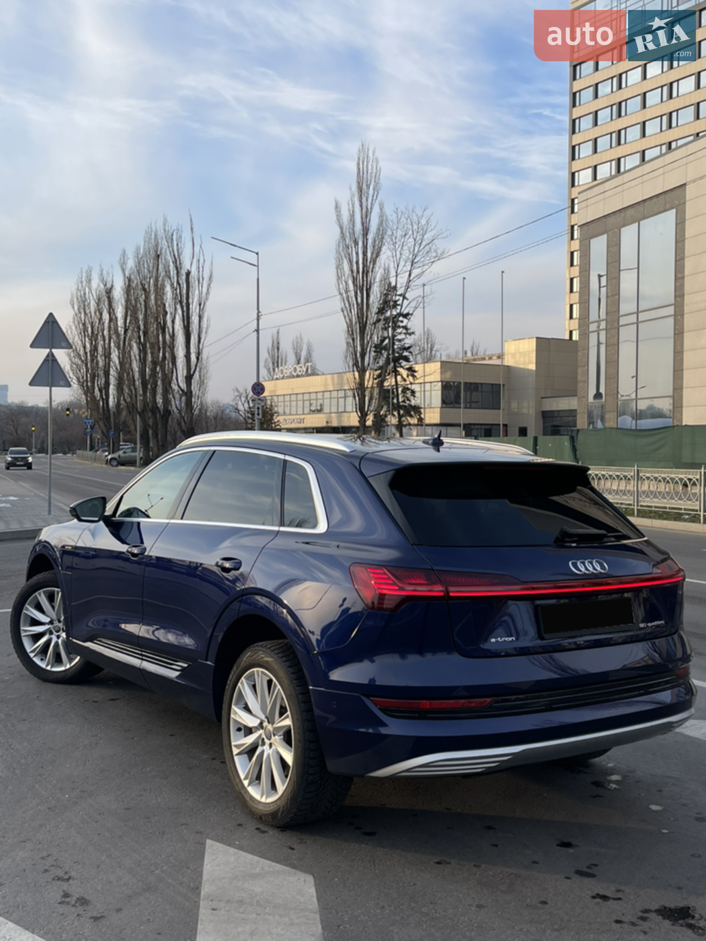 2020 Audi e-tron - мініатюра 2