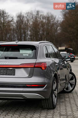 Внедорожник / Кроссовер Audi e-tron 2020 в 