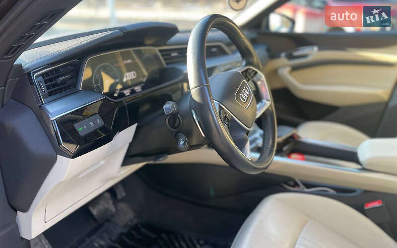 Позашляховик / Кросовер Audi e-tron 2020 в Чернівцях
