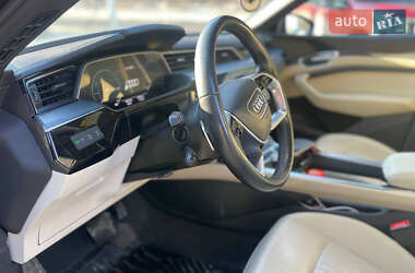 Позашляховик / Кросовер Audi e-tron 2020 в 