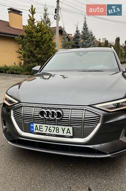 Внедорожник / Кроссовер Audi e-tron 2019 в 
