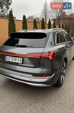 Внедорожник / Кроссовер Audi e-tron 2019 в 